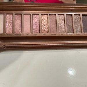 Used UD naked 3 eyeshadow palette